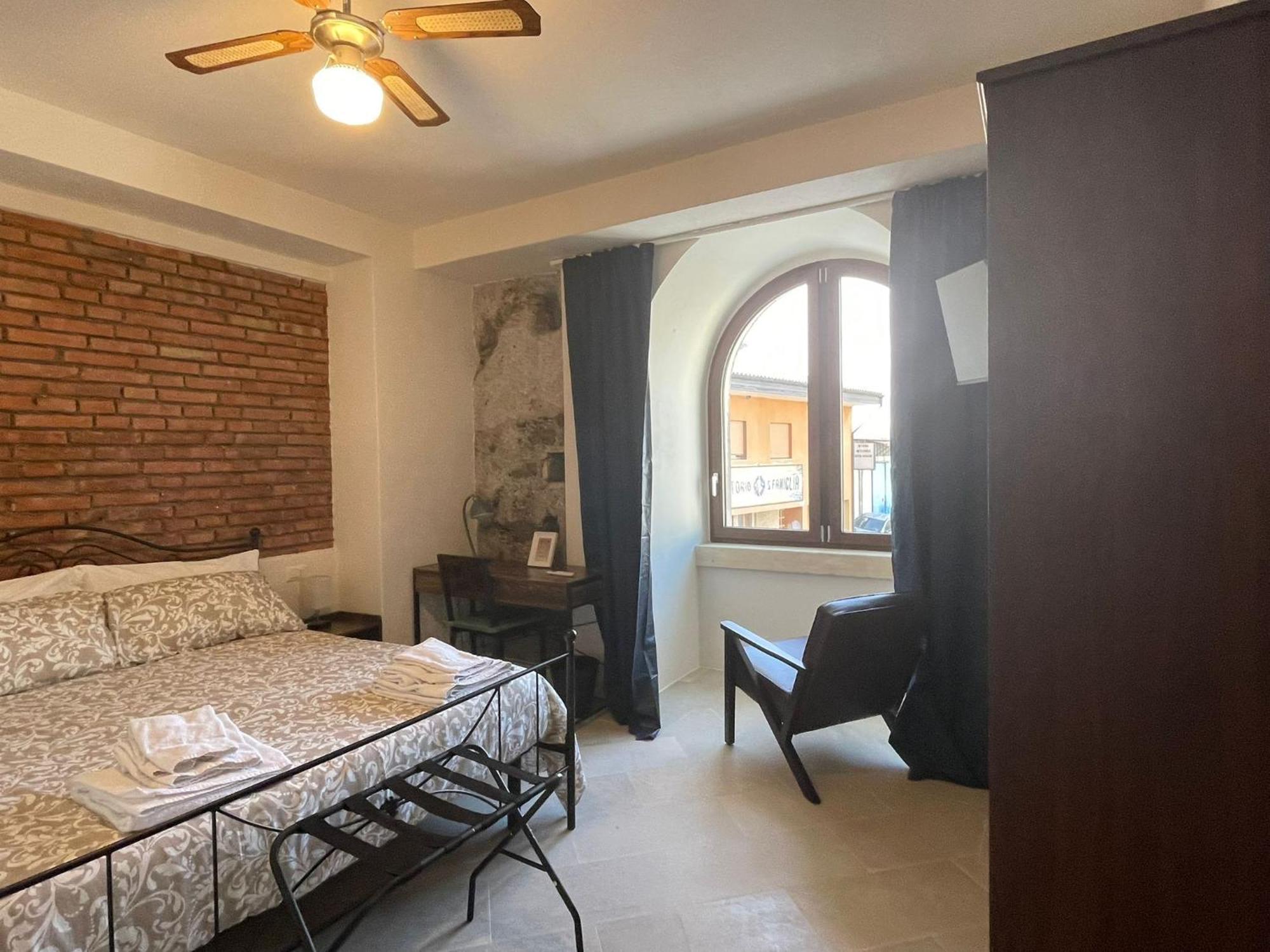Castello D'Alcontres Guest House 3 Stelle Ница ди Сицилия Екстериор снимка